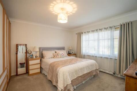 Bedroom 1.jpg