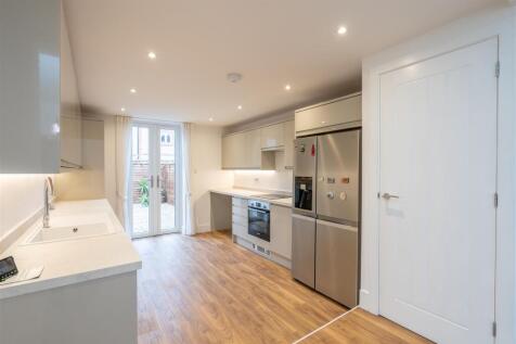 Kitchen (2).jpg