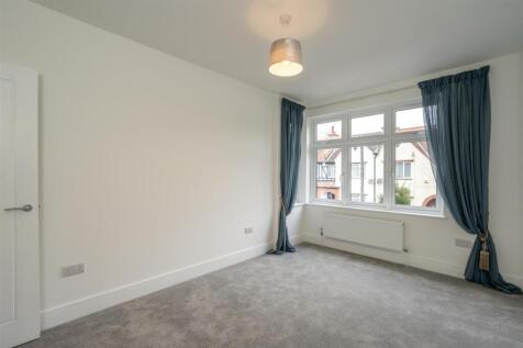 Bedroom 1.jpg