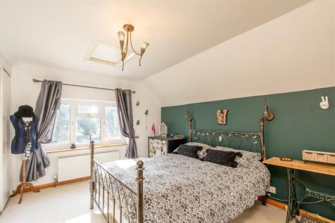 Bedroom 1.jpg