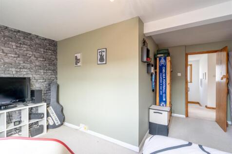Bedroom 2 (2).jpg