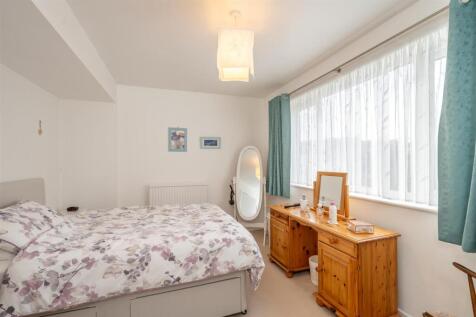 Bedroom 1.jpg
