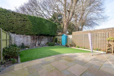 Rear Garden (2).jpg