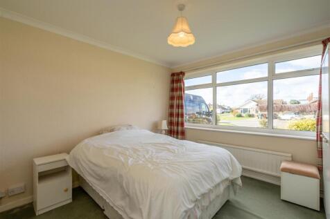 Bedroom 1.jpg
