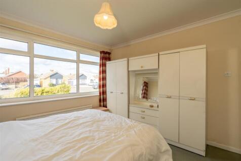 Bedroom 1 (2).jpg