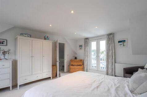 Bedroom 1 (2).jpg