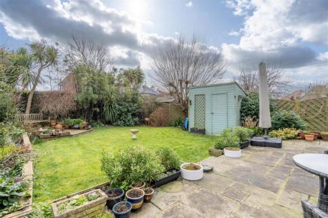 Rear Garden (2).jpg