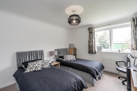 Bedroom 1.jpg