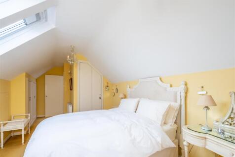 Bedroom 1 (2).jpg