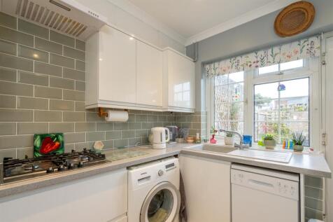 Kitchen (2).jpg