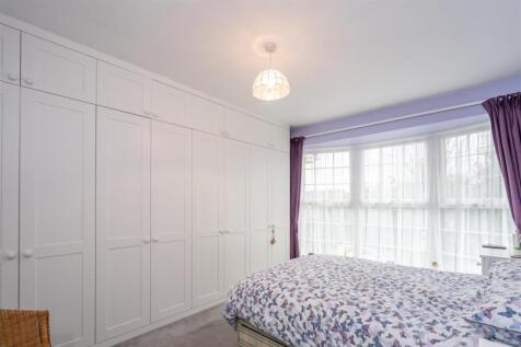 Bedroom 1.jpg