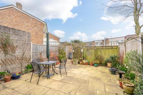 Rear Garden (2).jpg