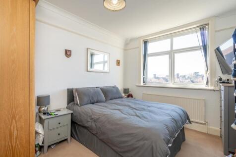 Bedroom 1.jpg