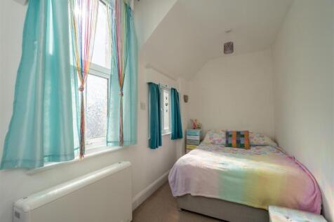 Bedroom 1.jpg