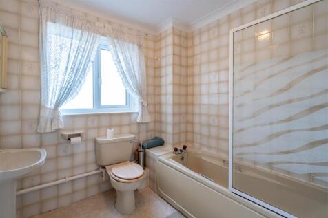 Bathroom.jpg