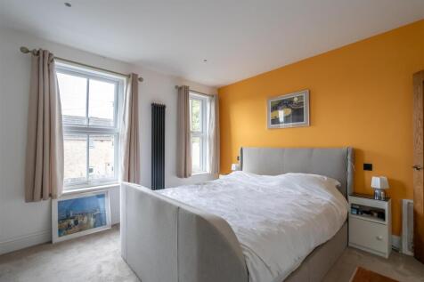 Bedroom 1.jpg