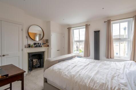 Bedroom 1 (2).jpg