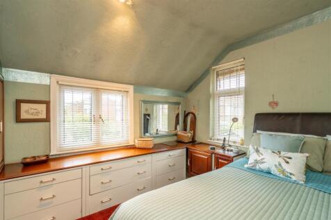 Bedroom 1.jpg