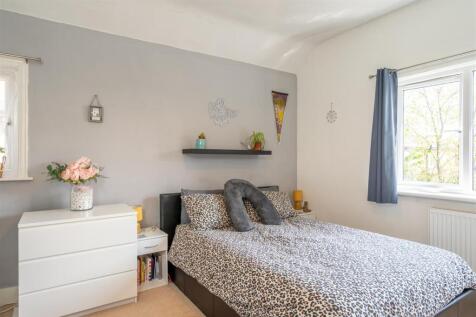 Bedroom 1.jpg