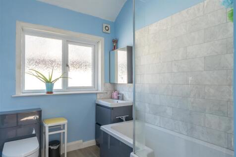 Bathroom.jpg