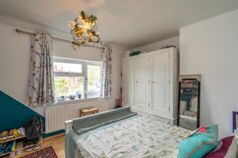 Bedroom 1.jpg
