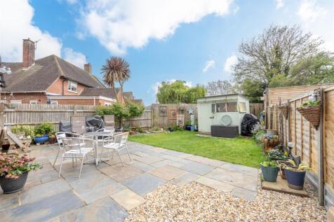 Rear Garden (2).jpg