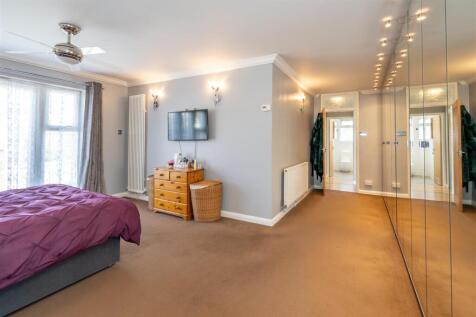 Bedroom 1.jpg
