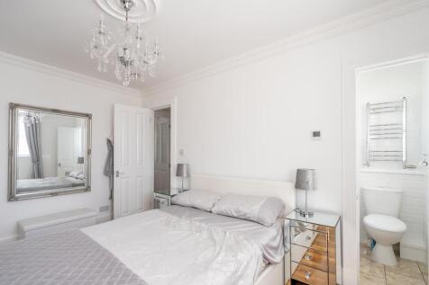 Bedroom (3).jpg