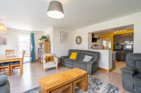 Family Room to Kitchen.jpg