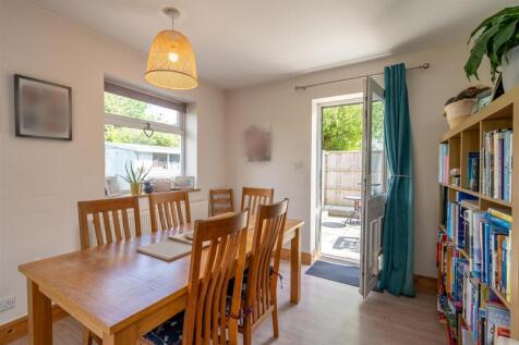 Dining Area.jpg
