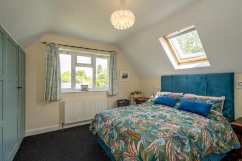 Bedroom 1.jpg