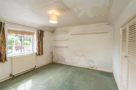 Bedroom 1.jpg