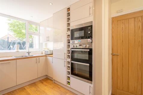 Kitchen (2).jpg