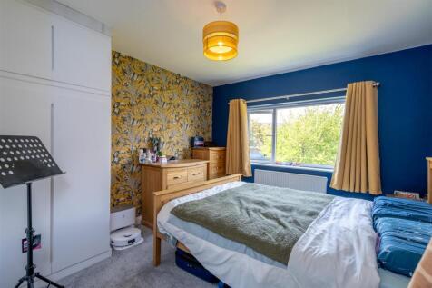 Bedroom 1.jpg