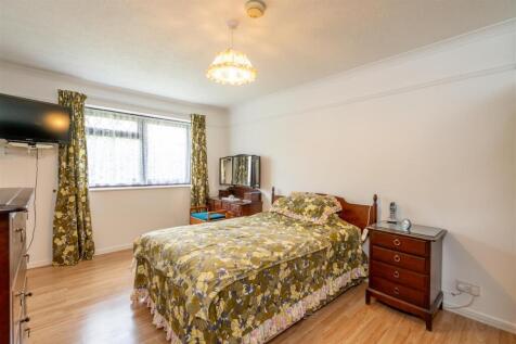 Bedroom 1.jpg