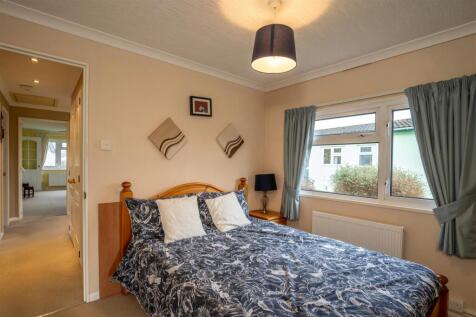Bedroom 2 (2).jpg