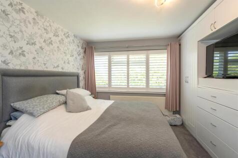 Bedroom 1.jpg