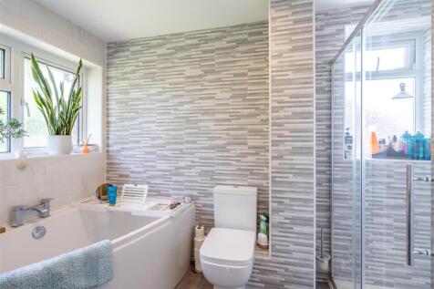Bathroom (2).jpg