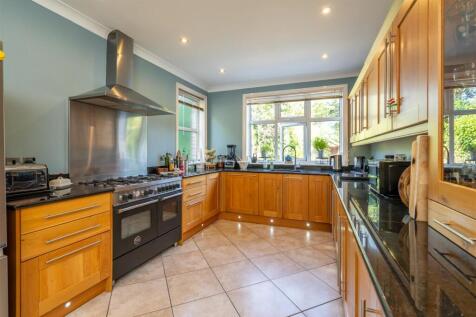 Kitchen (2).jpg