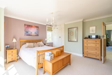 Bedroom 1 (2).jpg