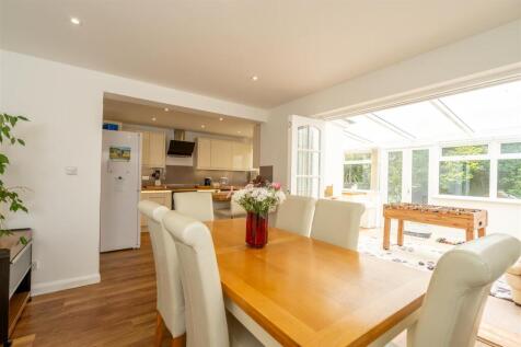 Dining Area.jpg