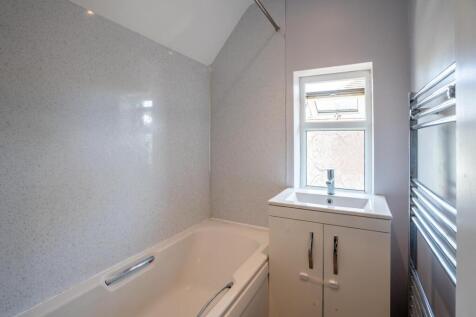 4 Bathroom.jpg
