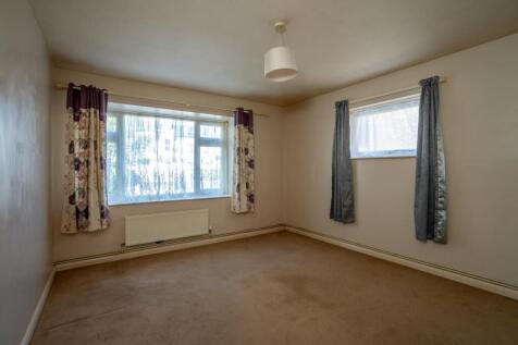 Bedroom 1.jpg