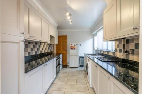 Kitchen 2.jpg