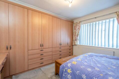 Bedroom 1.jpg