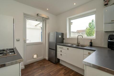 Kitchen (2).jpg