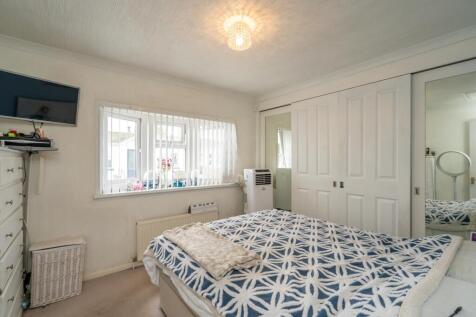 Bedroom 1.jpg