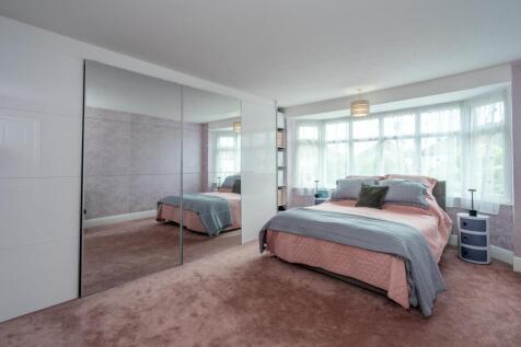 Bedroom 1.jpg
