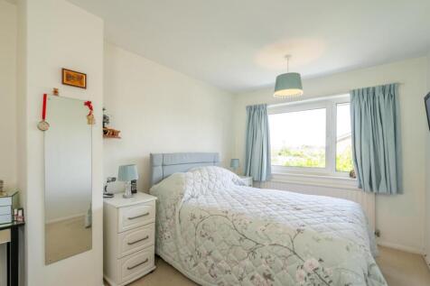 Bedroom 1.jpg