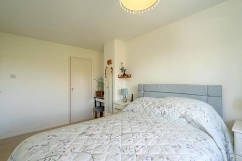 Bedroom 1 (2).jpg
